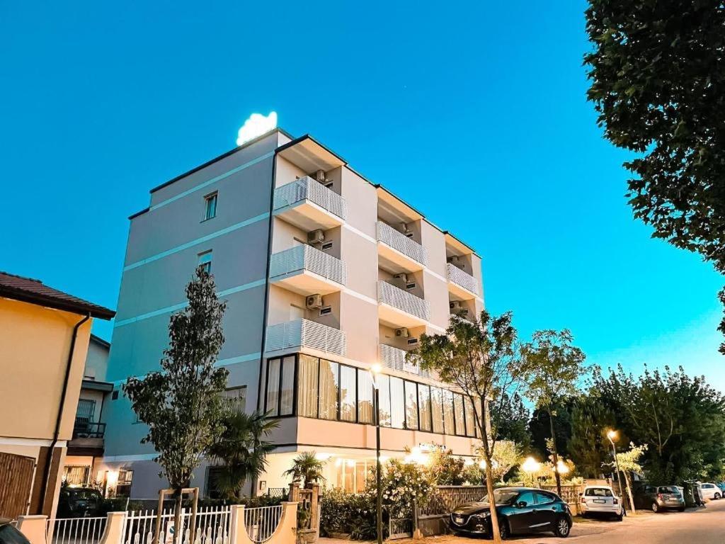 Hotel Sara*** Cesenatico Extérieur photo
