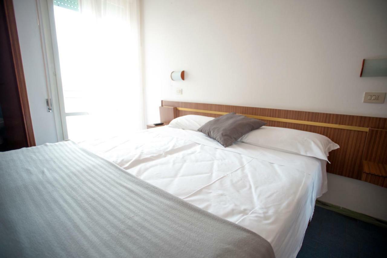Hotel Sara*** Cesenatico Extérieur photo