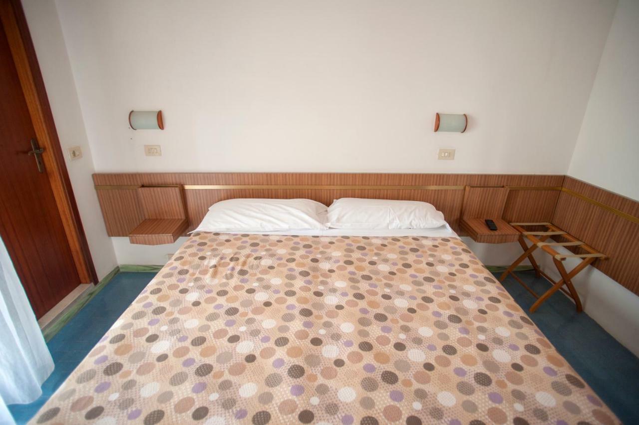 Hotel Sara*** Cesenatico Extérieur photo